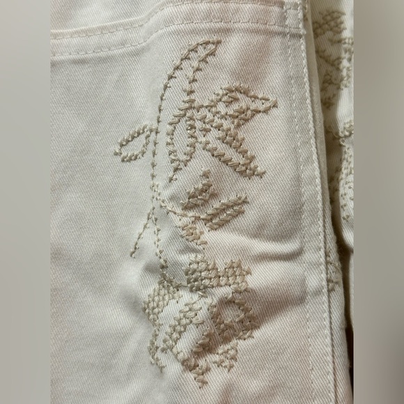 Love Stitch| Floral Embroidered Shacket - Picture 8 of 8